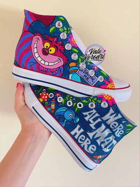 Instagram: @valverodri Shoes Painting Ideas, Converse Painted, Canvas Shoes Diy, Shoes Painting, Shoe Painting, Artistic Shoes, Nike Shoes Women Fashion, Painted Shoes Diy, Denim Bag Patterns