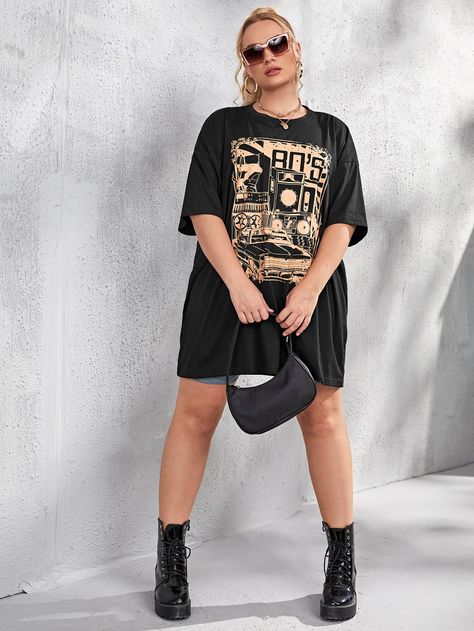 Black Casual  Half Sleeve Polyester Graphic  Embellished Slight Stretch Summer Plus Size Tops Oversized Graphic Tee Outfits Plus Size, Plus Size Concert Outfit, Plus Size Edgy, Edgy Plus Size Fashion, Oversize Tshirt Outfits, Plus Size Streetwear, Edgy Dress, Outfits Edgy, Estilo Grunge