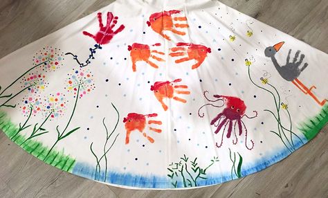 Teacher Skirt, Teacher Dress, Crafty Morning, Teacher Dresses, Dress Painting, Class Teacher, Preschool Arts And Crafts, Student Drawing, Special Education Teacher