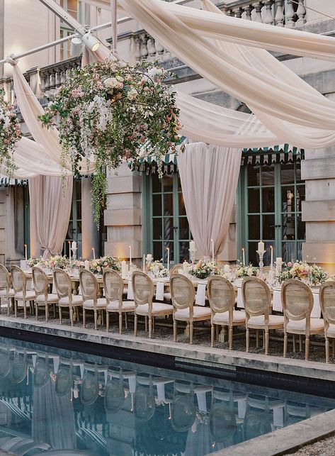 Intimate Mansion Real Wedding at The Anderson House Anderson House Dc Wedding, Anderson House Wedding, Pool Wedding Ceremony, Pool Wedding Reception, Pool Wedding Ideas, Summer Reception, Wedding Reception Outdoor, Chairs Wedding, Dc Wedding Venues