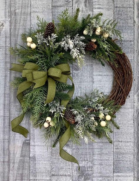 Simple Xmas Wreaths, Christmas Wreaths How To Make, How To Make Your Own Christmas Wreath, Simple Christmas Wreaths Diy, Diy Wreath Decorating, Christmas Wreath With Flowers, Festive Wreaths Diy, Door Wreaths Winter, How To Make A Pine Wreath