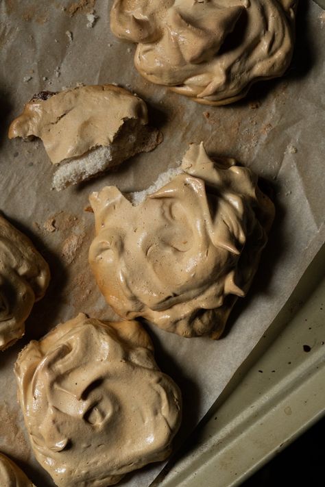 Breaking a maple meringue in half to show the crisp exterior and chewy center Maple Meringues, Maple Meringue, Speculoos Cookie Butter, Pesach Seder, Maple Recipes, Maple Candy, Keto Eating, Paleo Cookies, Keto Candy