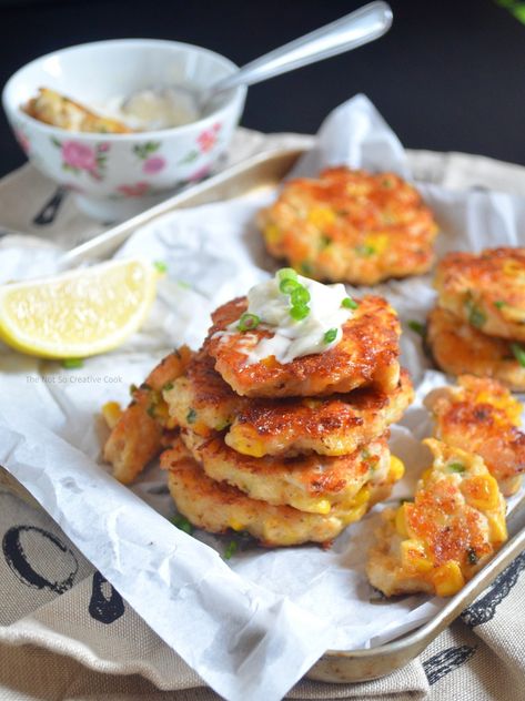 Chicken and Corn Fritters with Sriracha - The Not So Creative Cook Kohlrabi Slaw, Chicken Fritters, Chicken And Corn, Spicy Appetizers, Baked Spaghetti Squash, Corn Fritters, Grilled Pork Chops, Zucchini Fritters, Fritter Recipes