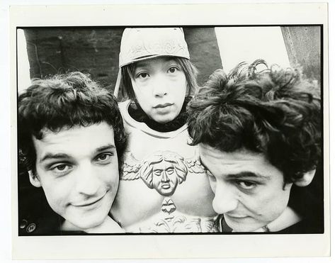 kazu makino/blonde redhead Blonde Redhead Band, Kazu Makino, Digital Moodboard, Blonde Redhead, Indie Sleaze, 90s Music, Across The Universe, Photography Classes, Band Photos