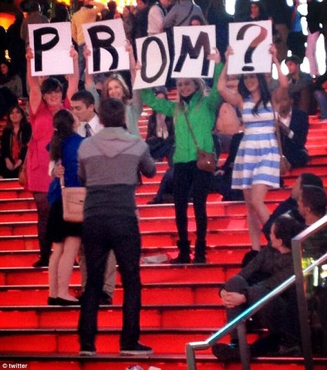 Promposal Cute Promposals, Prom Proposals, Paris Prom, Asking To Prom, Dance Proposal, High School Dance, Prom 2014, All About Dance, Internet Famous