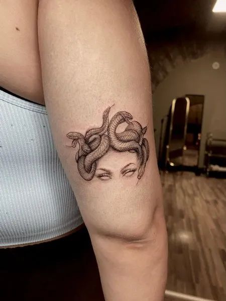 Medusa Eyes Tattoo Small First Tattoos, Medusa Tattoo Design, Snake Tattoo Design, Inspiration Tattoos, Medusa Tattoo, Discreet Tattoos, Subtle Tattoos, Snake Tattoo, Eye Tattoo