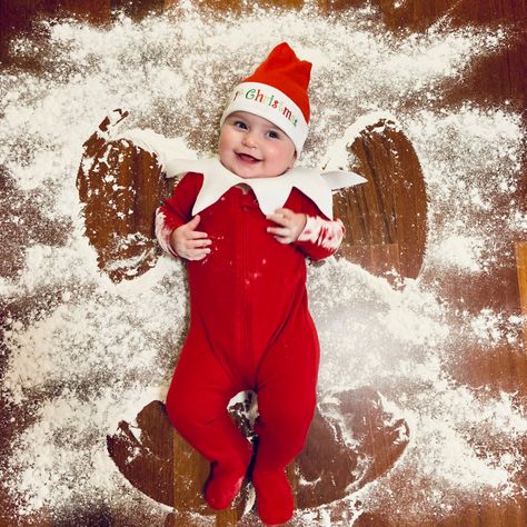 Flour angels by our little eld Baby Snow, Baby In Snow, Snow Angel, Baby Pics, Snow Angels, Baby Angel, Baby Photoshoot, Baby Photo, Christmas Baby