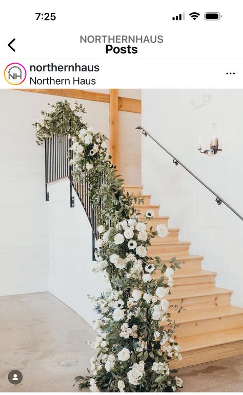 Wedding Staircase Decoration, Wedding Stairs, Wedding Staircase, Staircase Decor, Stair Decor, Deco Floral, Greenery Wedding, Romantic Weddings, Green Wedding