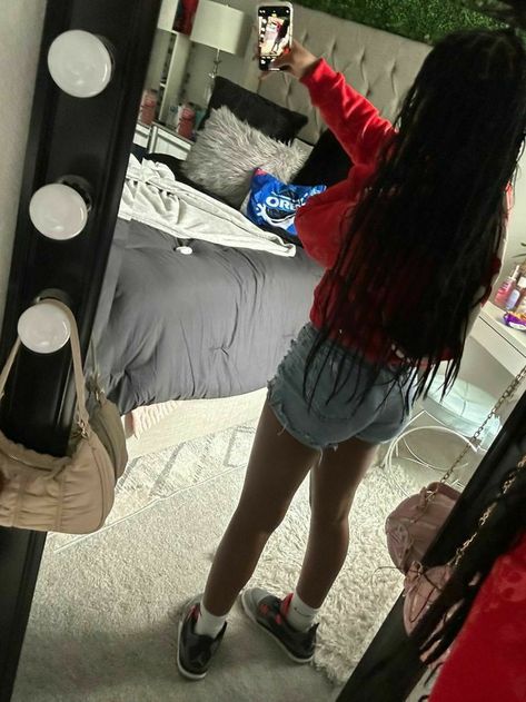 Blackgirl,oufits,cute,ideas Cute Body Mirror Pics, Croc Outfits, Teen Swag Outfits, Fasion Outfits, Cute Couple Outfits, Stylish Summer Outfits, Mirror Pics, Cute Lazy Outfits