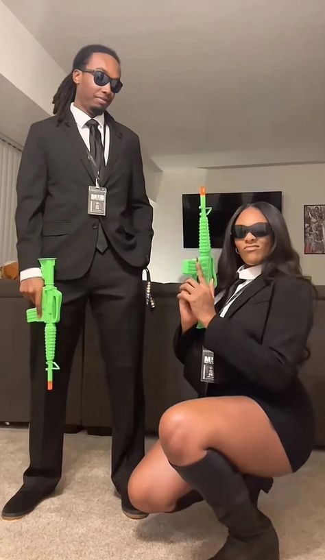 Men And Black Couple Costume, Black Person Halloween Costume, Coustomes Idea Halloween Couple, Halloween Costume Black Couple, Couples Costume Black People, Mib Couples Costume, Couples Men In Black Costume, Couple Costumes For Halloween Black, Matching Halloween Costumes For Couples Black Couple