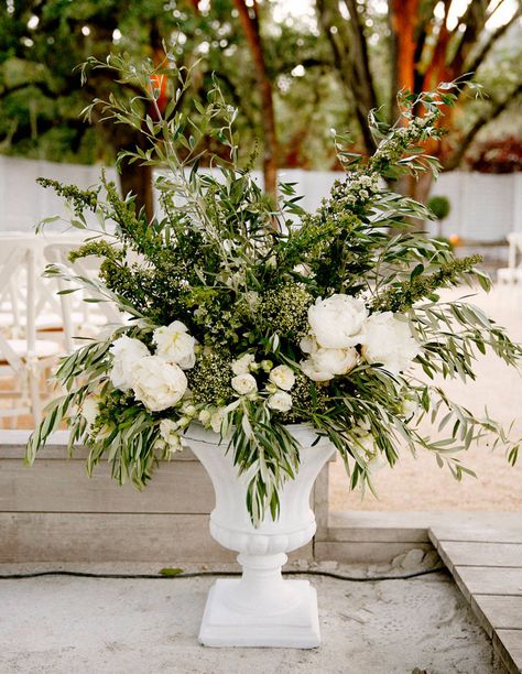 Wedding Flower Arrangements Table, Olive Branch Wedding, Decoration Buffet, Olive Wedding, Large Flower Arrangements, Olive Branches, Tuscan Wedding, Open Rose, Floral Branch