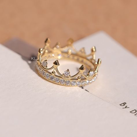 Crown Styles, Girly Rings, Gold Ring Design, خواتم خطوبة, Cute Promise Rings, Pretty Jewelry Necklaces, Cute Engagement Rings, Fancy Jewellery Designs, Gold Ring Designs