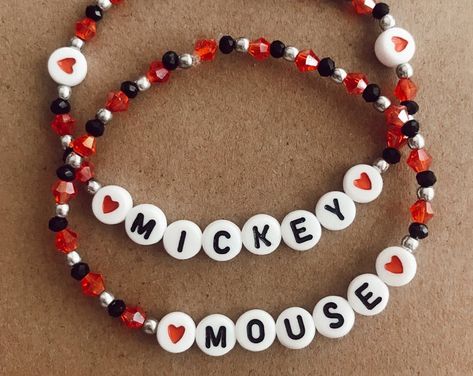 Disney Bracelets Diy, Disney Inspired Jewelry Diy, Disney Bracelet Ideas Clay Beads, Disney Bead Bracelet Ideas, Disney Friendship Bracelet Ideas, Cruise Bracelets, Mickey Mouse Bracelet Diy, Friendship Bracelets Disney, Mickey Mouse Clay Bead Bracelet