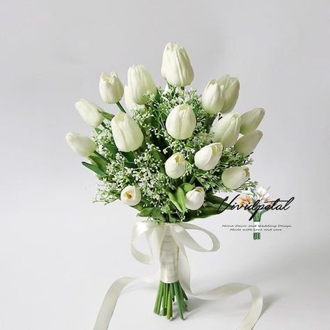 Tulip Bridesmaid Bouquet, Tulip Bouquet Wedding, Tulip Bridal Bouquet, White Tulip Bouquet, Wedding Bouquet White, Wedding Flowers Tulips, Pink Peonies Bouquet, Simple Wedding Bouquets, Green Wedding Bouquet