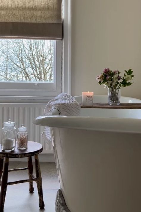 Cozy English country bath with tub - @nestandcovintage. #englishcountry European Cottage Style, European Cottage Interiors, Cottage Style Interiors, European Decor, European Cottage, Best White Paint, Pretty Bathrooms, Luxury Cottage, Cottage Style Decor