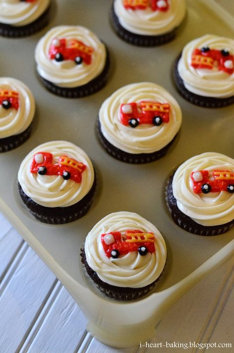 Fire Truck Cupcakes | Shared by LION Firefighter Cupcakes, Fire Truck Cupcakes, Dump Truck Cakes, Truck Cupcakes, Heart Baking, Starting A Food Truck, Monster Truck Cake, Firetruck Birthday Party, Food Truck Festival