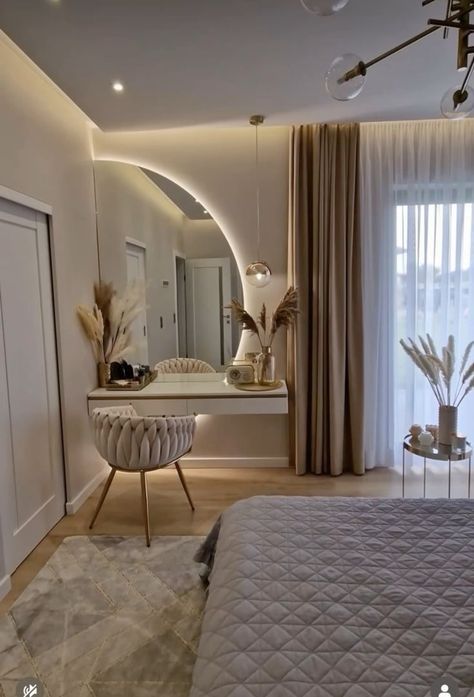 Rich Teen Bedroom, Sapphire Decor, Rich Girl Room, Medium Bedroom Ideas, Classy Bedroom Interior, Bedroom Ideas Feminine, Classy Vanity, Modern Feminine Bedroom, Feminine Room Decor