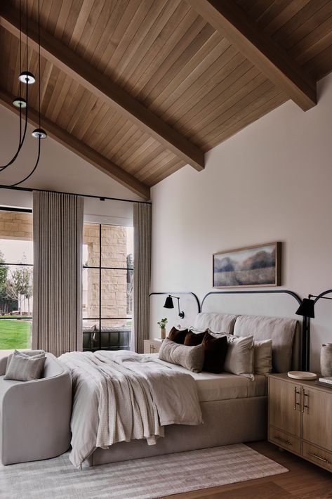 CA Layered Luxury - Lindye Galloway Feature Headboard, Bedroom Sloped Ceiling, Vaulted Ceiling Bedroom, Lindye Galloway, Primary Suite, Ceiling Design Modern, Headboard Wall, Oak Panels, Primary Bedroom