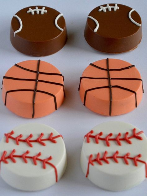 Baseball Oreos, Oreo Decoration, Oreo Chocolate Covered, Cupcakes Oreo, Chocolate Covered Desserts, Oreo Treats, Chocolate Covered Cookies, Dipped Oreos, Chocolate Covered Treats