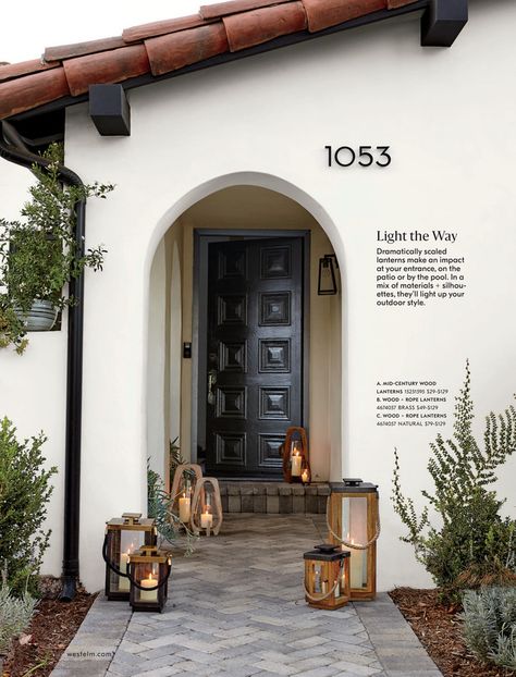 Medditeranean Modern House, Spanish Entrance Front Entry, Stucco Homes Interior, Spanish Modern Home Exterior, Italian Bungalow, Spanish Exterior Paint Colors, Exterior Entrance Ideas, Modern Spanish Exterior, Spanish Style Homes Exterior