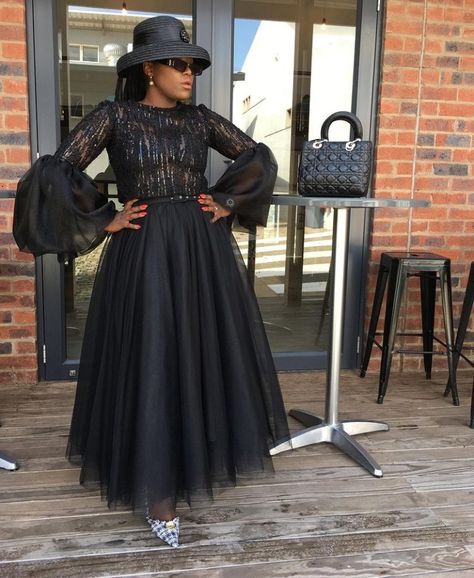 Classy Black Outfits, Black Women Dress, Black Dresses Classy, African Attire Dresses, Classy Gowns, Elegant Black Dress, Funky Dresses, Corporate Dress, African Dresses For Kids