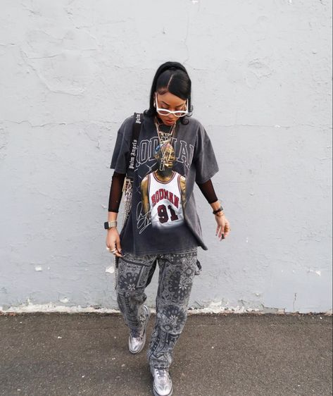 Tomboy Birthday Outfits, Urban Fall Joggers For Streetwear, Oversized Urban Tops For Streetwear, Urban Style Summer T-shirt For Streetwear, Urban Style T-shirt For Spring Streetwear, Urban Spring Joggers For Streetwear, Juxtaposition Fashion, Aesthetic Tomboy, Outfit Tomboy