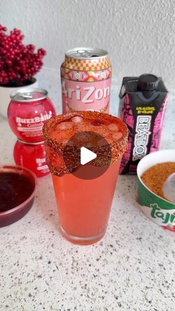 236K views · 47K likes | Viral Drinks Media on Instagram: "beat box pink lemonade + buzzball strawberry Rita + Arizona kiwi strawberry 🍓👀 (via Casualerik) #drinks #buzzball #drinks #beatbox" Beatbox Drink Recipes, Buzzballz Drink Recipes, Redbull Infusion, Beatbox Drink, Buzz Balls Drink, Kiwi Strawberry, Strawberry Drinks, Jungle Juice, Drinks Alcohol