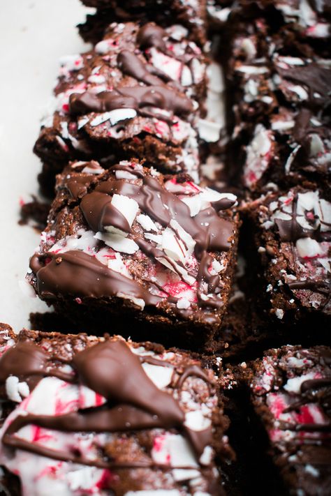 Loaded Peppermint Brownies - Gooey, rich chocolate brownies topped with crushed peppermint, white chocolate curls and a drizzle of melted dark chocolate - the ultimate holiday treat! #christmasbaking #holidaybaking #holidayrecipes #dessert #brownies #peppermint #peppermintchocolate #bluebowlrecipes | bluebowlrecipes.com Boxed Brownies Better, Peppermint Brownies Recipe, White Chocolate Curls, Peppermint White Chocolate, Brownies Cheesecake, Chocolate Peppermint Brownies, Crushed Peppermint, Peppermint Brownies, Peppermint White