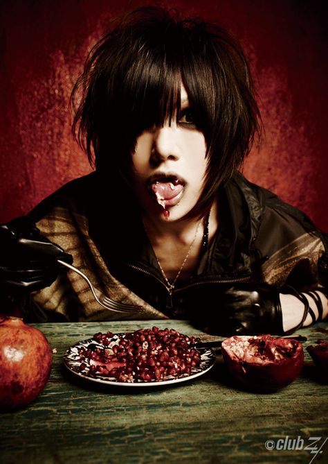 Ryutaro (Plastic Tree) Ryutaro Plastic Tree, Visual Kei Aesthetic, Ryutaro Arimura, Messy Aesthetic, Plastic Tree, Kei Visual, Dir En Grey, Figure Poses, Belem