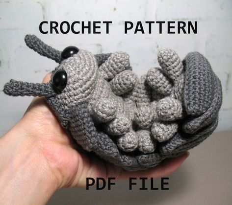 Bug Crochet Pattern, Bug Crochet, Pill Bug, Crochet Mignon, Confection Au Crochet, Mode Crochet, Crochet Design Pattern, Roly Poly, Fun Crochet Projects