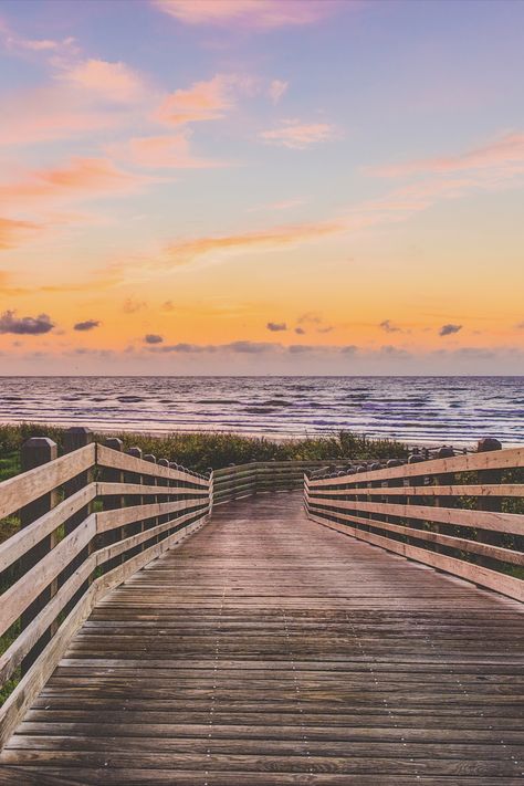 Wooden boardwalk leads down to a beautiful beach at sunset. Port Aransas Aesthetic, Texas Beach Aesthetic, Cinnamon Shore Texas, Cinnamon Shores Port Aransas Texas, Port Aransas Texas Beach, Texas Beach Vacation, Port Aransas Beach, Port Aransas Texas, Port Austin