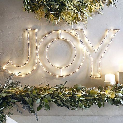 11 Festive Decor Trends from Restoration Hardware’s Holiday Line Restoration Hardware Christmas, Christmas Reception, Northern Lights Christmas, Decor For Fireplace, Gold Holiday Decor, Autumn Window Display, Christmas Party Recipes, Photo Booth Business, Silver Christmas Decorations