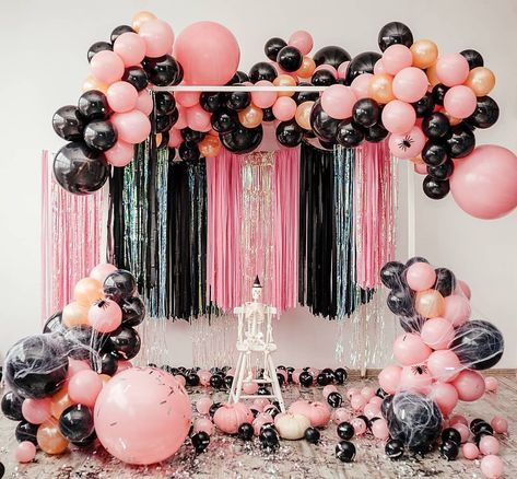 Pink and black streamer balloon frame garland inspiration Pink Balloon Arch, Gold And Pink Balloons, Pink Birthday Theme, Pink Balloon Garland, Pink Birthday Decorations, Black Party Decorations, Pink Party Decorations, Gold Party Decorations, Pink Birthday Party