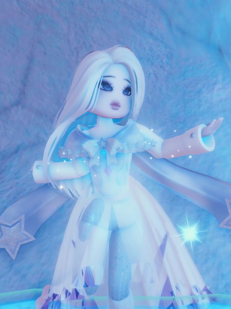 Frozen 2 Elsa Cosplay In Royale High Elsa Royale High, Royal High Cosplay, Frozen 2 Elsa, Elsa Cosplay, Fun Crochet, Royale High, Fun Crochet Projects, Frozen 2, Crochet Projects