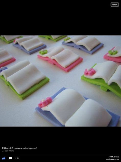 I School Cupcakes, Book Cupcakes, Book Cakes, School Cake, Fondant Cupcake Toppers, Book Cake, Cake Topper Tutorial, Fondant Cake Toppers, Fondant Tutorial