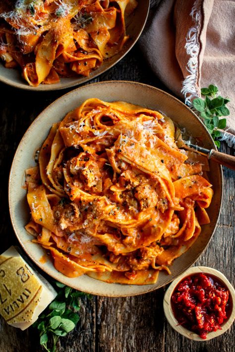 Creamy Calabrian Chili Pappardelle with Sausage & Fennel - The Original Dish Italian Dinner Ideas Main Dishes, Bear Spaghetti, Winter Pasta Dishes, Resep Oatmeal, Pasta And Sauce, Winter Pasta, The Original Dish, Dinner Family, Calabrian Chili