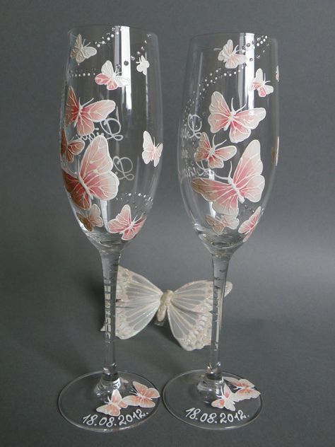 Butterfly Wedding Centerpieces, Hand Painted Champagne Flutes, Personalized Champagne Glasses, Glasses White, Toasting Flutes Wedding, Wedding Wine Glasses, Wedding Champagne Glasses, Decorated Wine Glasses, Wedding Flutes