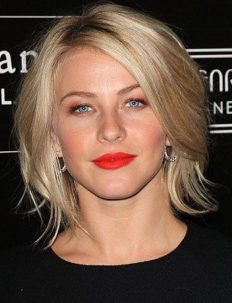 Julianne Hough Hair Short, Medium Layered Hairstyles, Julianne Hough Short Hair, Hair In Layers, Choppy Layered Hairstyles, Julianne Hough Hair, Medium Layered Hair, Haircut Types, Layered Hairstyles