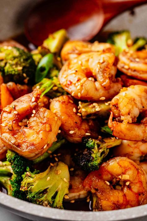 Shrimp and Broccoli Stir Fry Prawns And Broccoli Recipe, Shrimp And Mushroom Stir Fry, Broccoli Shrimp Stir Fry, Shrimp And Veggie Stir Fry, Apartment Recipes, Shrimp Broccoli, Seafood Meals, Sea Foods, Shrimp And Broccoli