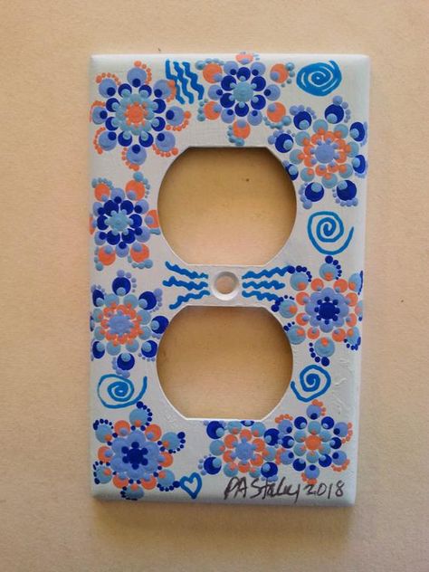 Outlet Painting Ideas Easy, Outlet Cover Painting Ideas, Outlet Painting Ideas, Outlet Covers Painting, Outlet Ideas, Light Switch Art, Light Switch Covers Diy, Italian Vibes, Door Painting