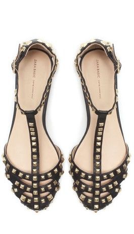 studded sandals / zara Closet Inventory, Black Flat Sandals, Studded Flats, Studded Sandals, Crazy Shoes, Shoe Obsession, Shoe Game, Flat Shoes, Summer Shoes