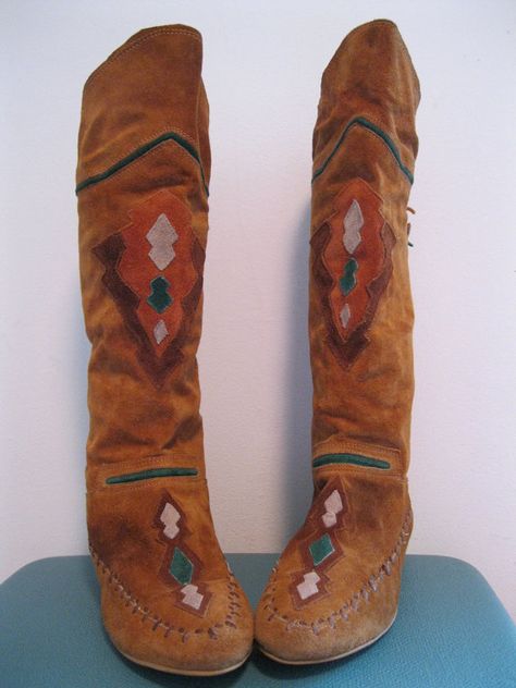 Vintage Moccasin Boots Indian Boots, Native Boots, Prego Style, Adult Tricycle, Beaded Moccasins, Native Crafts, Boho Shoes, Estilo Hippy, Estilo Hippie