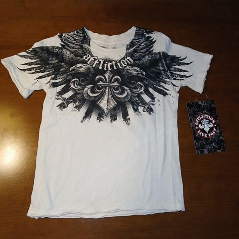 Nwt Affliction Venturous Toddler T-Shirt In White. Short Sleeve Ribbed Crew Neck Extremely Rare Black Graphic Print Raw Edges 100% Cotton Made In Usa Pit To Pit Measures 13" Length Measures 17" White Affliction Shirt, Cheap Alt Clothes, 2000s Fashion Shirts, Affliction Clothing Mens, Soft Affliction, Affliction Outfits, Affliction Clothing Women, Y2k Graphics, Fur Shirts