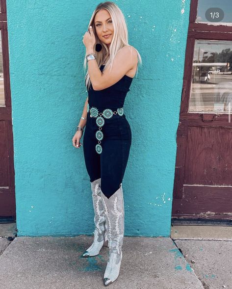 Western Outfit For Party, Easy Western Outfit, Tall Cowgirl Boots Outfit, Houston Rodeo Outfits For Women, Texas Fashion Woman, Rodeo Outfits For Women Western, Fuerza Regida Concert Outfit, Pbr Outfit For Women, Hot Cowgirl Outfit