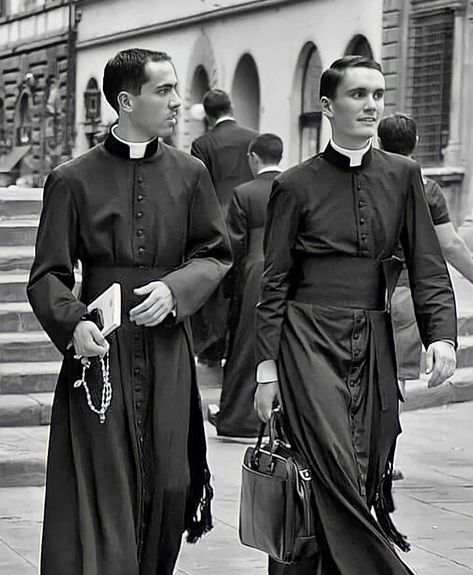 Priest Outfit, Priest Costume, Traditional Catholicism, Ballet Poses, Catholic Images, Catholic Priest, Concept Clothing, Work Study, Human Poses Reference