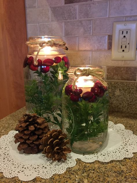 Work Holiday Party Centerpieces, Christmas Tablescapes Ideas, Candles In Mason Jars, Cranberry Centerpiece, Flannel Party, Organized Christmas, Nature Ornaments, Christmas Banquet, Christmas Urns