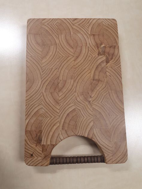 Pine end grain chopping board with walnut handle Wooden Chopping Board Ideas, Chopping Board Ideas, Woodcraft Ideas, Handle Ideas, Woodwork Ideas, Wood Chisel, Wood Serving Board, Wooden Chopping Boards, Chopping Boards