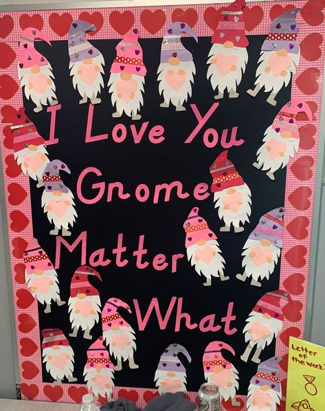 Valentines Classroom Door, Valentines Art For Kids, February Bulletin Boards, Valentine Bulletin Boards, Elementary Bulletin Boards, Holiday Bulletin Boards, Birthday Board Classroom, Bulletin Boards Theme, Work Bulletin Boards