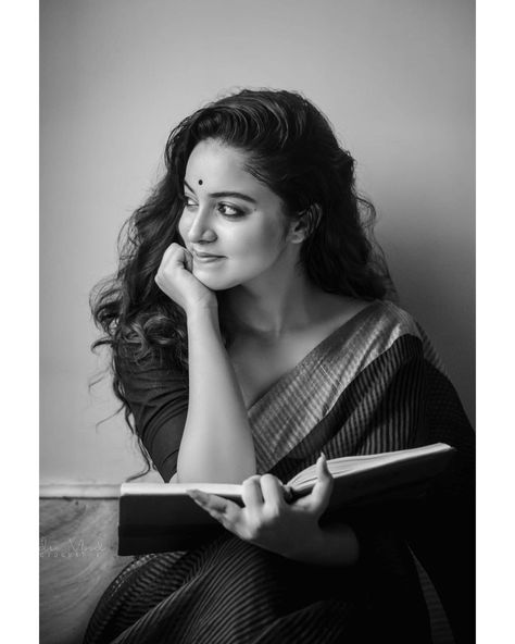 Black And White Portrait, Saree Poses, Vintage Photoshoot, Portrait Photography Women, Self Portrait Photography, Indian Photoshoot, White Portrait, Self Portrait Poses, Saree Photoshoot