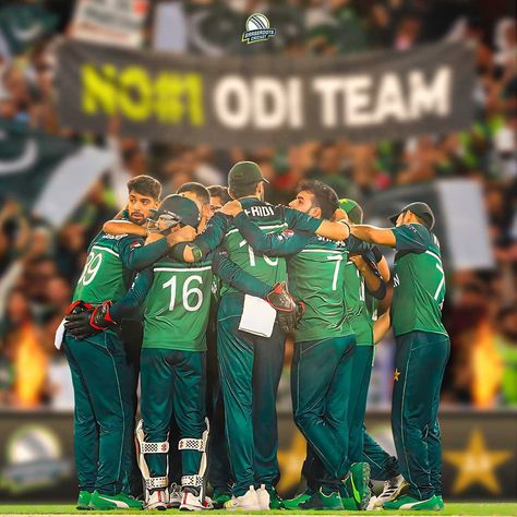 Cricket Wallpapers Pakistan, Pakistan Cricket Team Wallpapers, Pakistan Cricket Team Aesthetic, Pakistani Cricket Team Pics, Pakistan Cricket Team Babar Azam, Couple Wallpaper Relationships, Cricket Poster, Old Man Portrait, Pakistan Culture